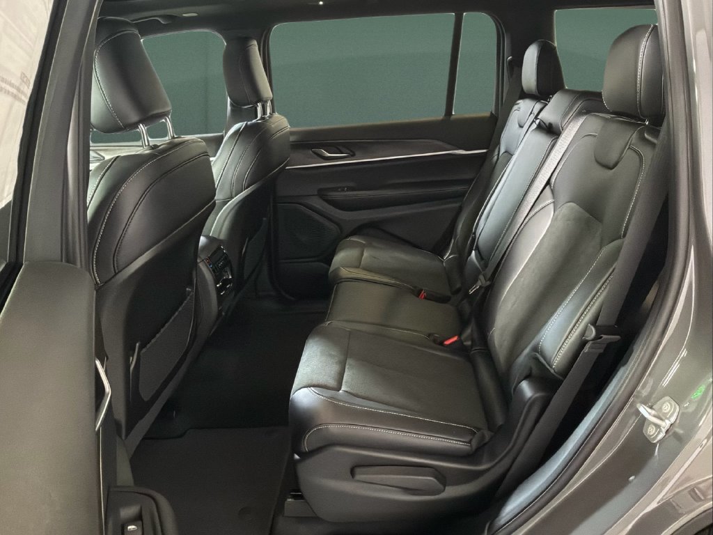 New 2027 Sting-Gray Clear-Coat Paint Jeep Laredo Altitude image 18