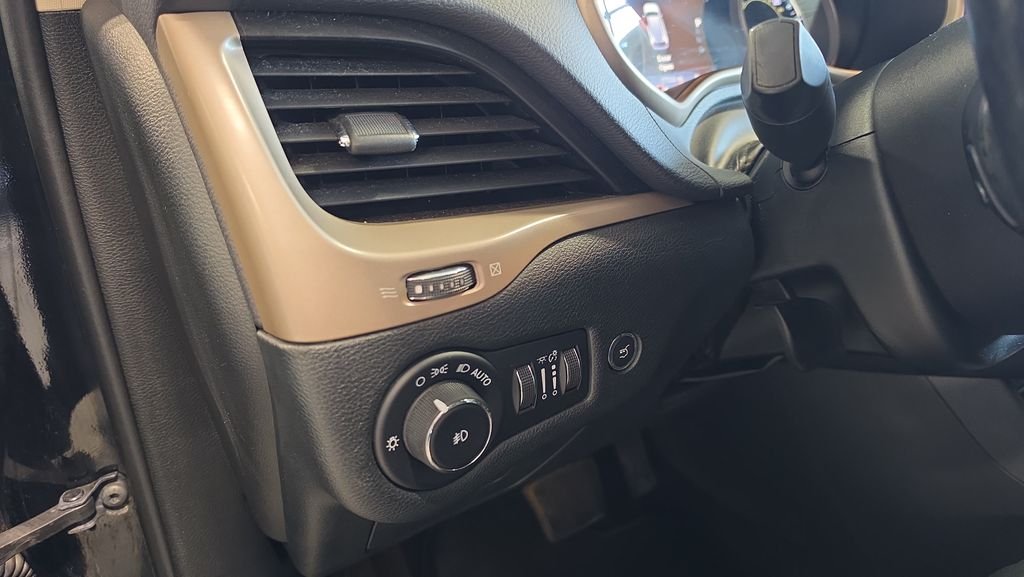 Used 2018 Black Jeep Limited image 14