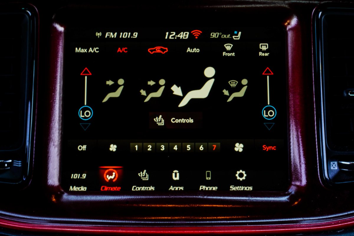 Used 2021 Orange Dodge SXT image 27