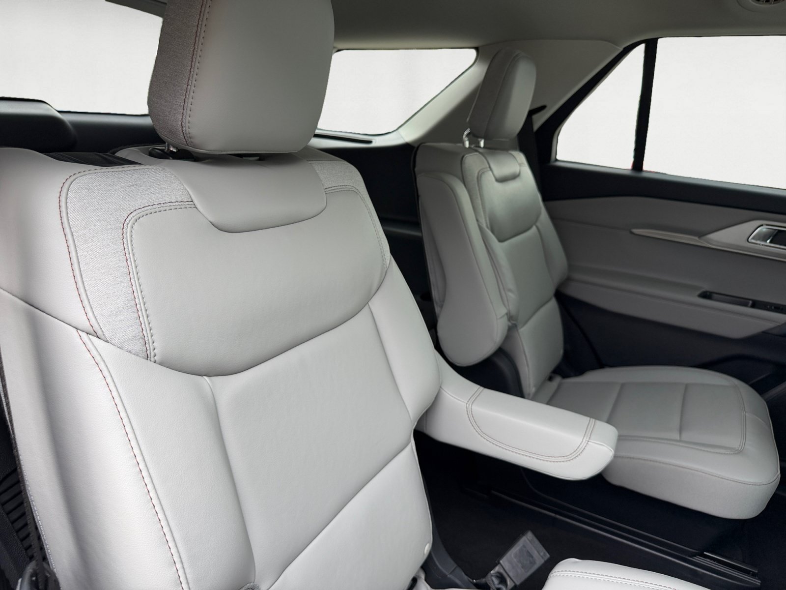 New 2026 Carbonized Gray Metallic Ford Active with 200A Pkg image 18