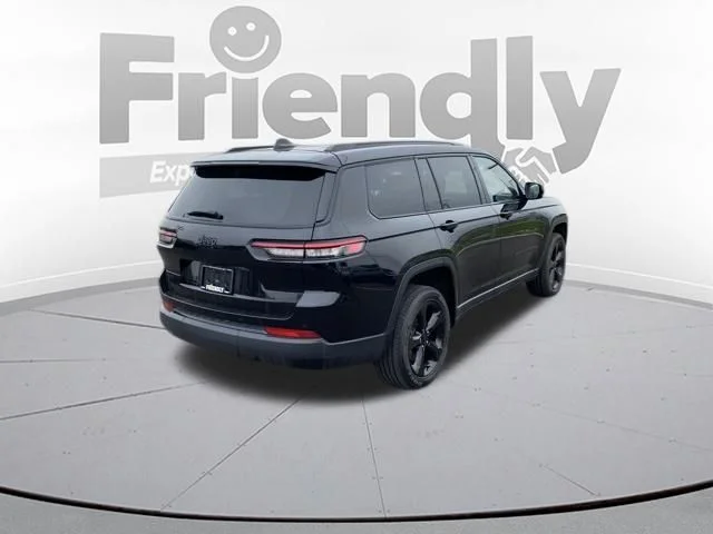Used 2025 Black Jeep Altitude X image 5