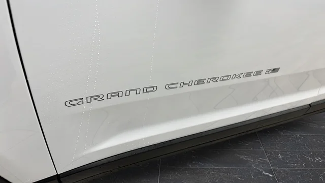 New 2026 Bright White Clear-Coat Exterior Paint Jeep Limited image 40
