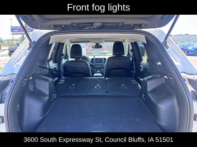 Used 2022 White Jeep Latitude Lux image 38
