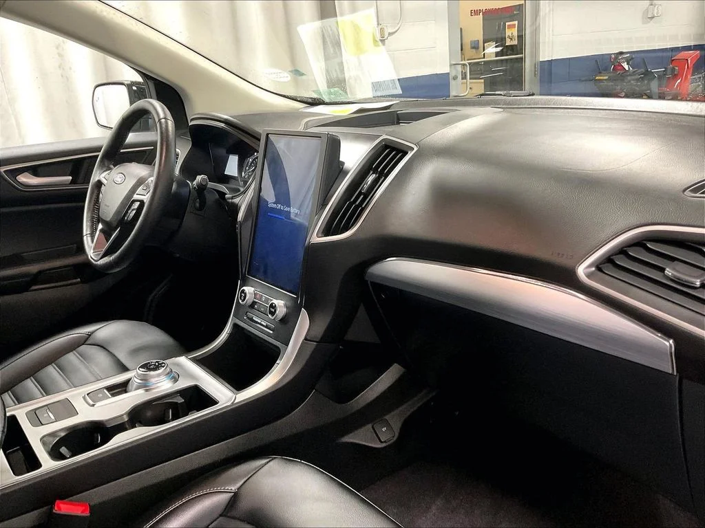 Used 2022 Black Ford SEL image 14