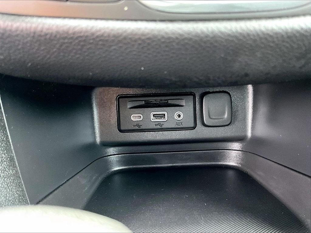 Used 2022 Gray Chevrolet RS image 28