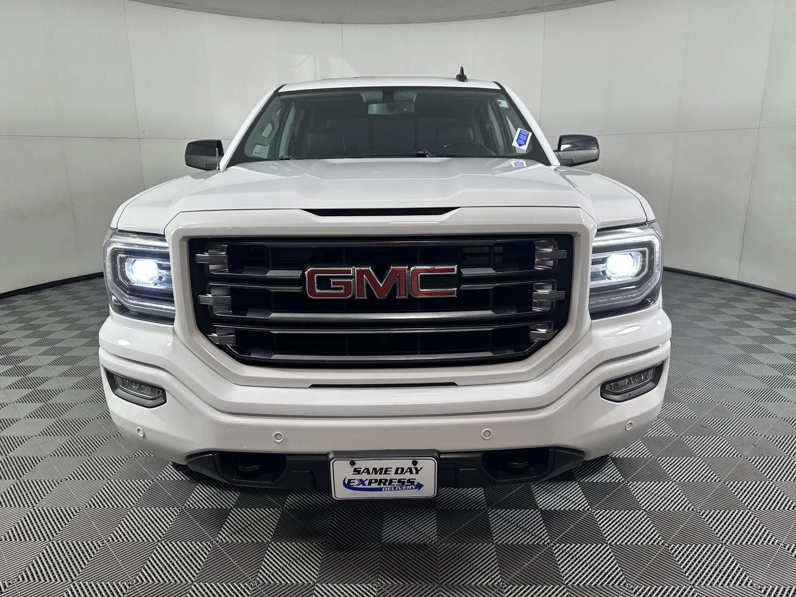Used 2018 Summit White GMC SLT image 23