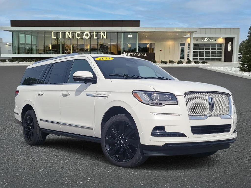 Certified Used 2023 White Lincoln Reserve image 1
