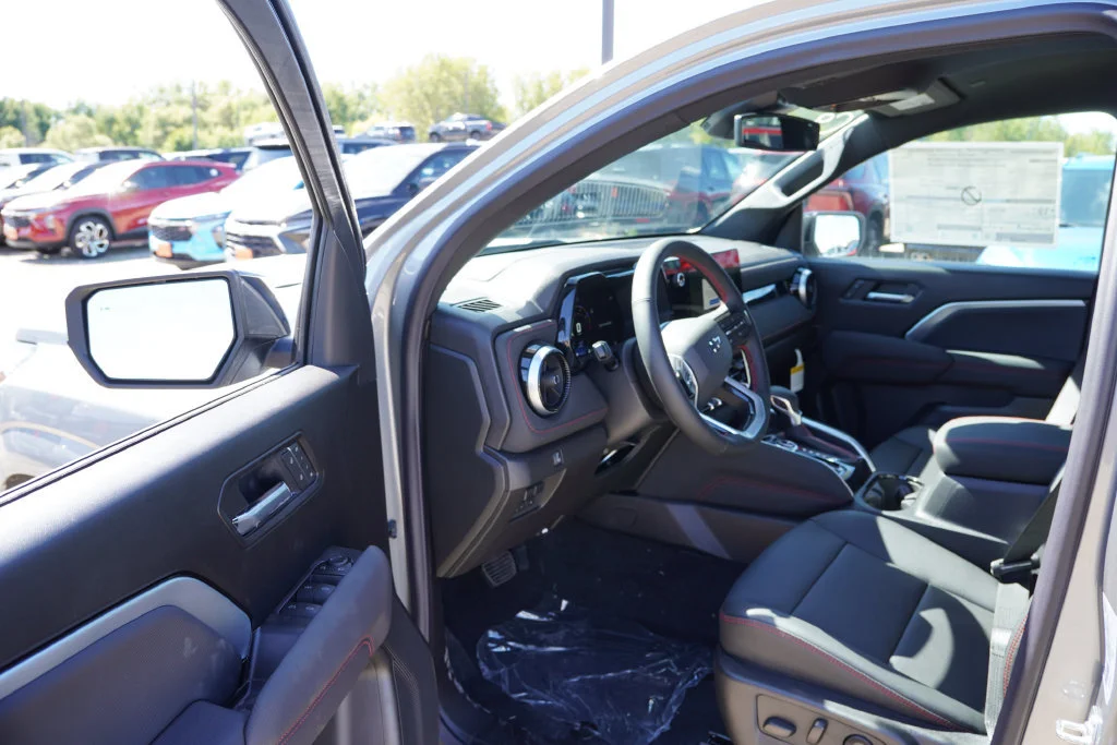 2026 Chevrolet Colorado Z71 - Photo 10