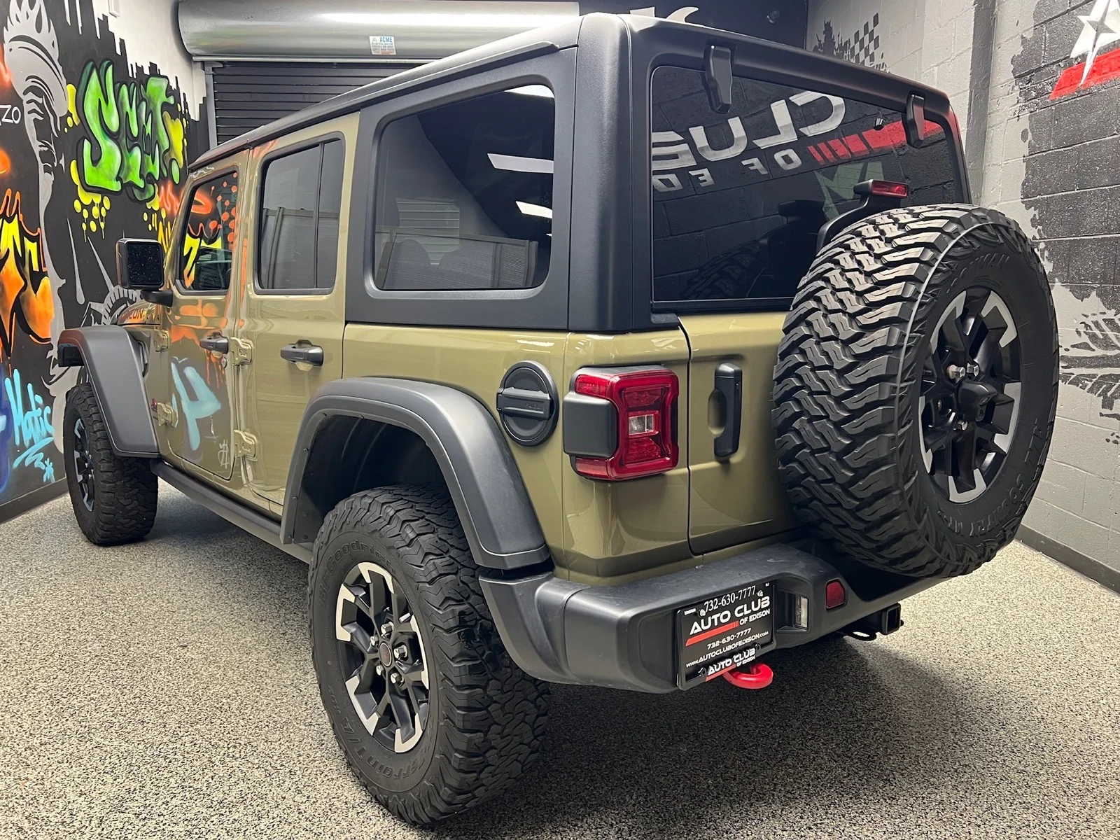 Used 2025  Jeep Rubicon image 4
