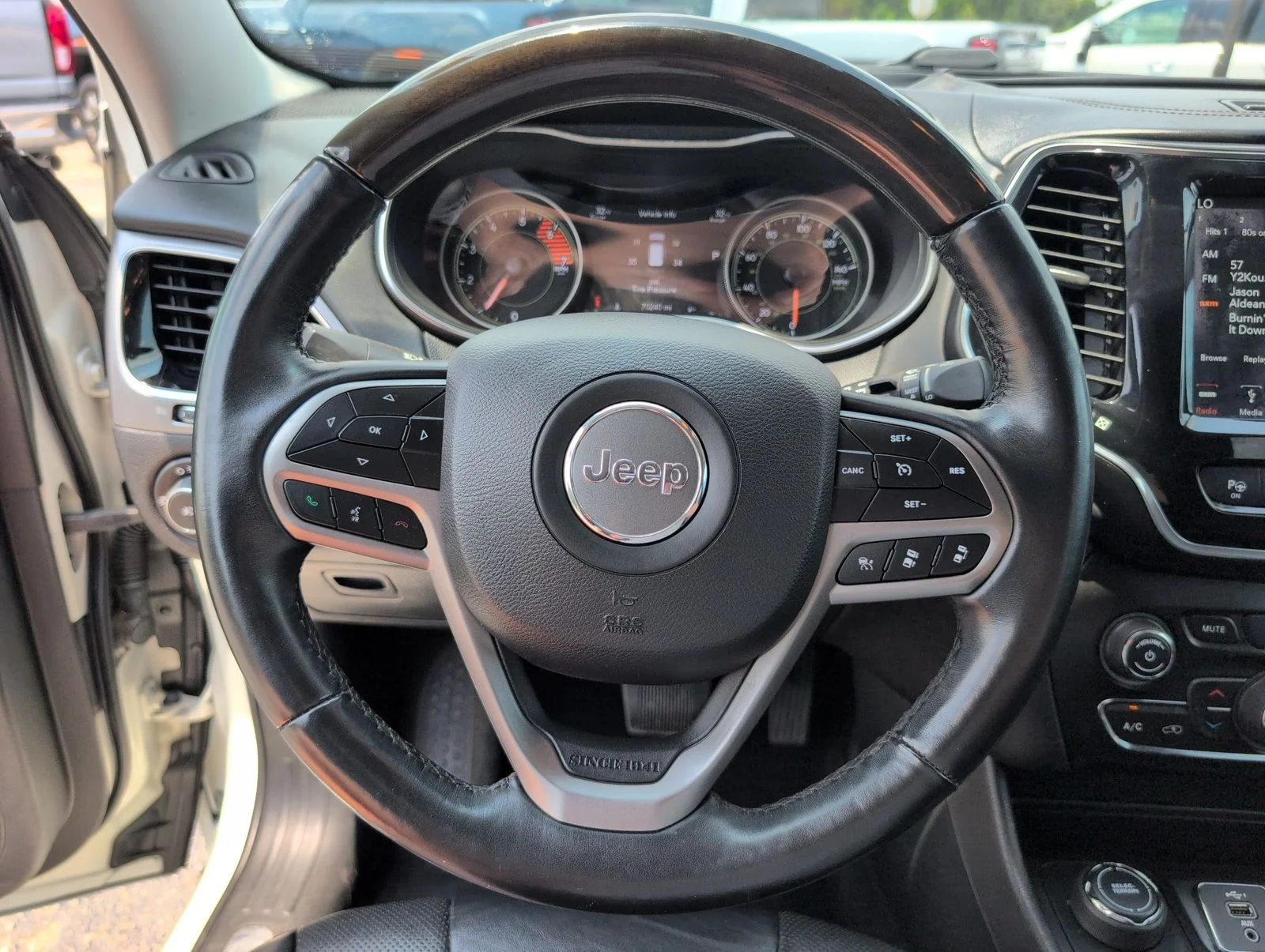 Used 2019 White Jeep Overland image 24