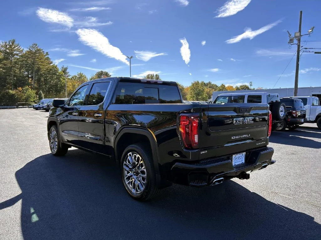 Used 2023 Onyx Black GMC Denali Ultimate image 5
