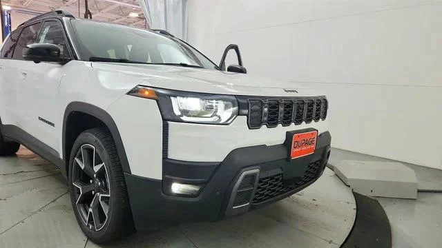 New 2026 Bright White Clear-Coat Exterior Paint Jeep Overland image 26