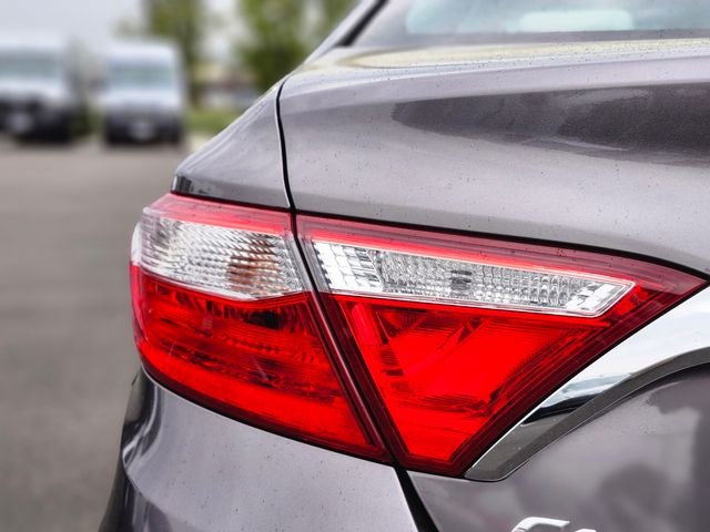 Used 2015 Gray Toyota XLE image 9