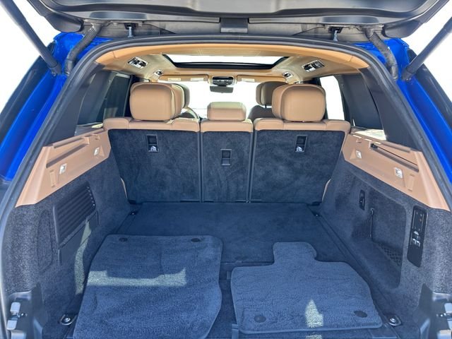 Certified Used 2025 Velocity Blue SV Bespoke Ultra Gloss Land Rover Autobiography image 18