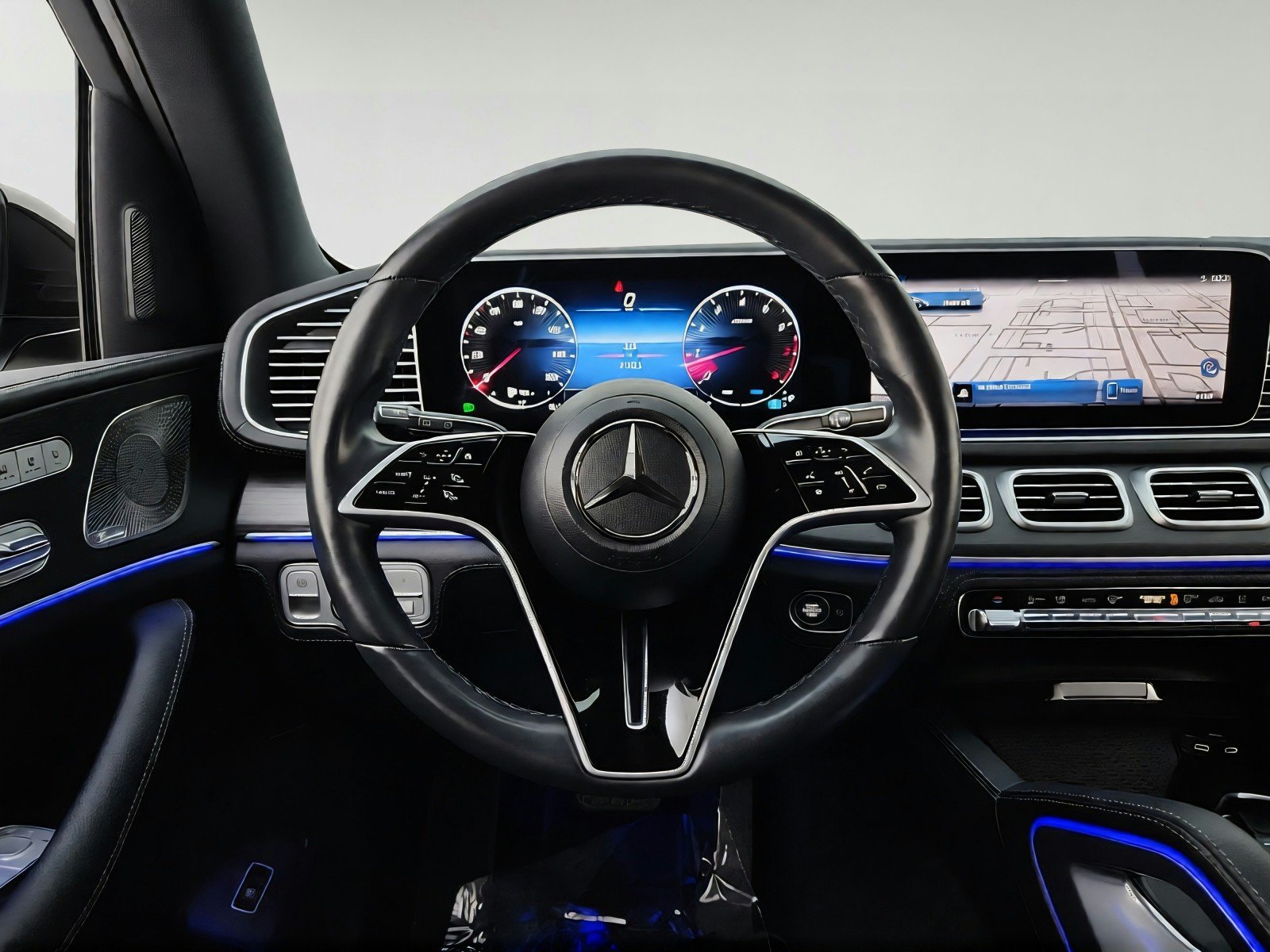 Certified Used 2024 MANUFAKTUR Diamond White Metallic Mercedes-Benz GLE 450 image 20