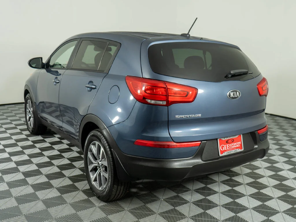 Used 2015 Blue Kia LX image 4