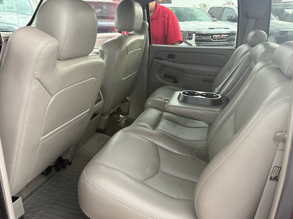 Used 2005 Maroon GMC SLT image 15