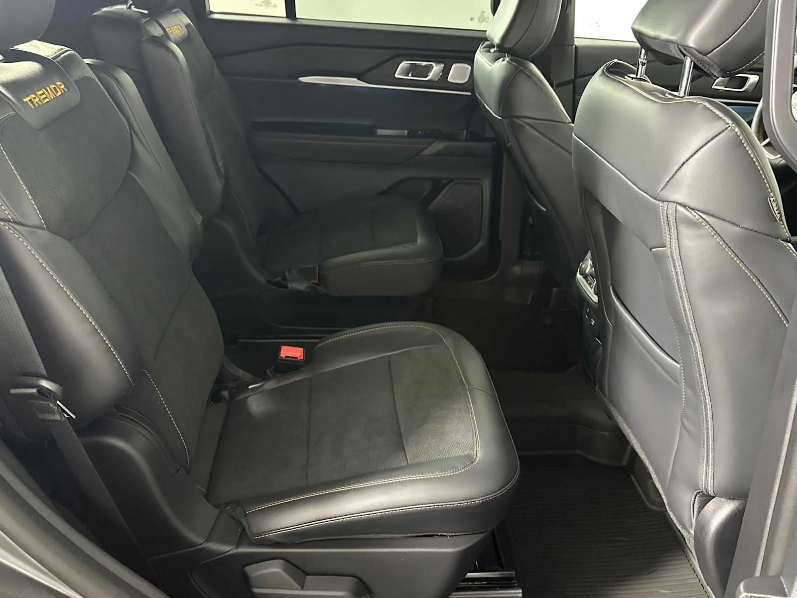 New 2026 Carbonized Gray Metallic Ford Tremor image 16