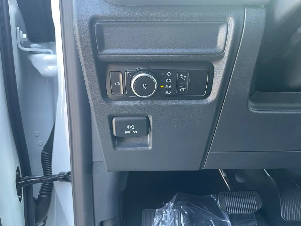 Used 2026 Oxford White Ford XLT image 11