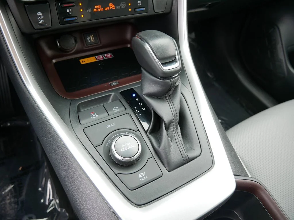 Used 2024  Toyota Limited image 24