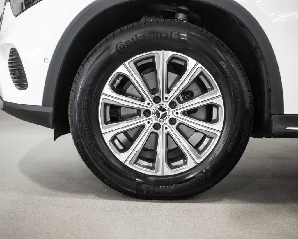 Used 2026  Mercedes-Benz GLC 300 image 4