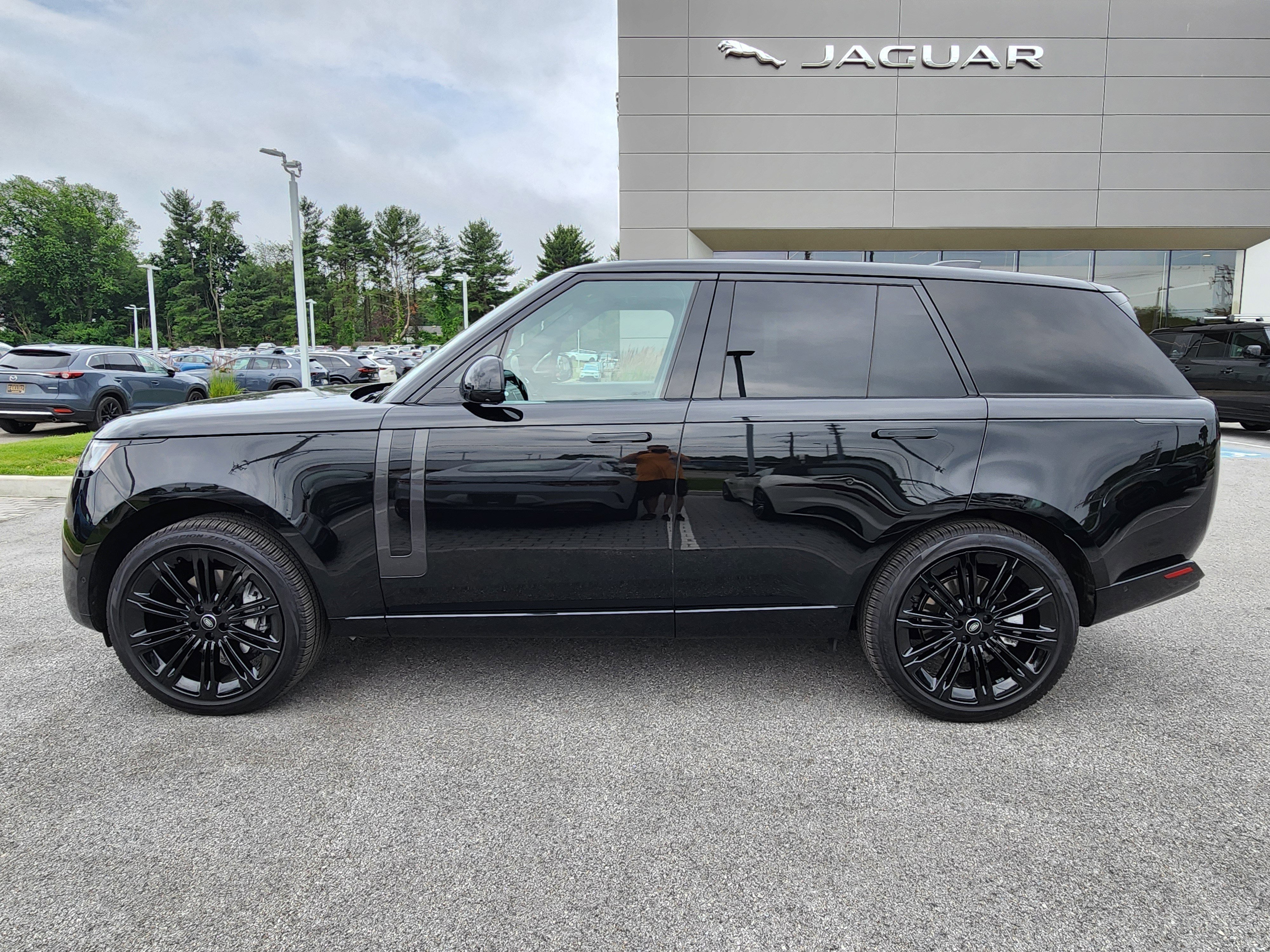 Certified Used 2024 Santorini Black Metallic Land Rover SE image 5