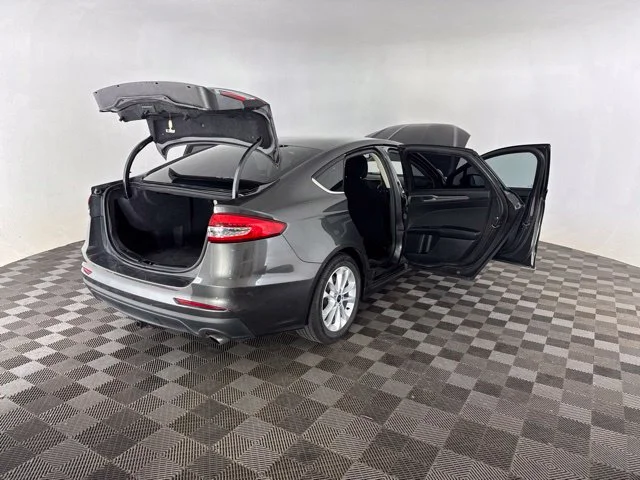 Used 2019 Gray Ford SE image 22