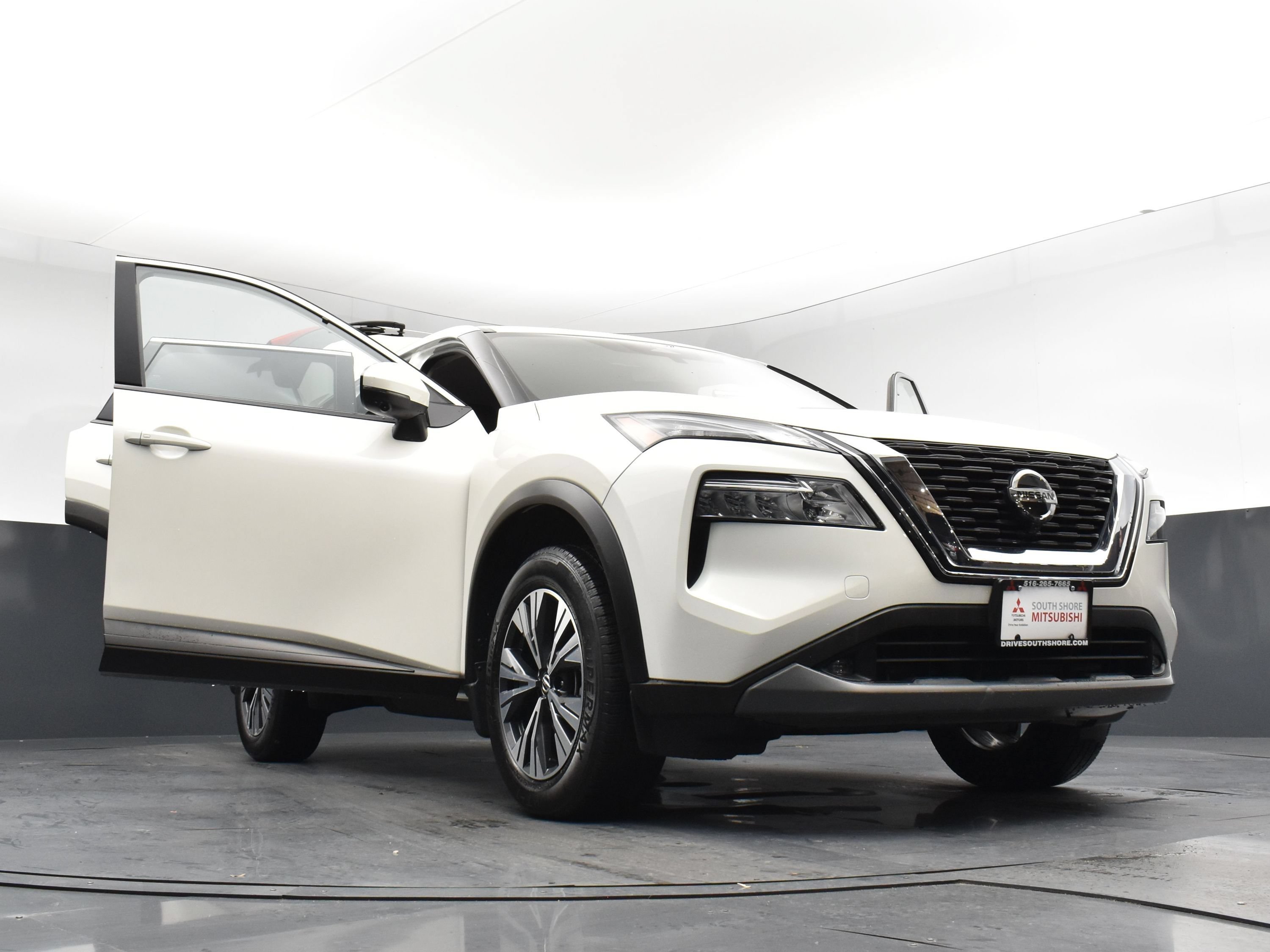 Used 2021 Pearl White Tricoat Nissan SV image 27