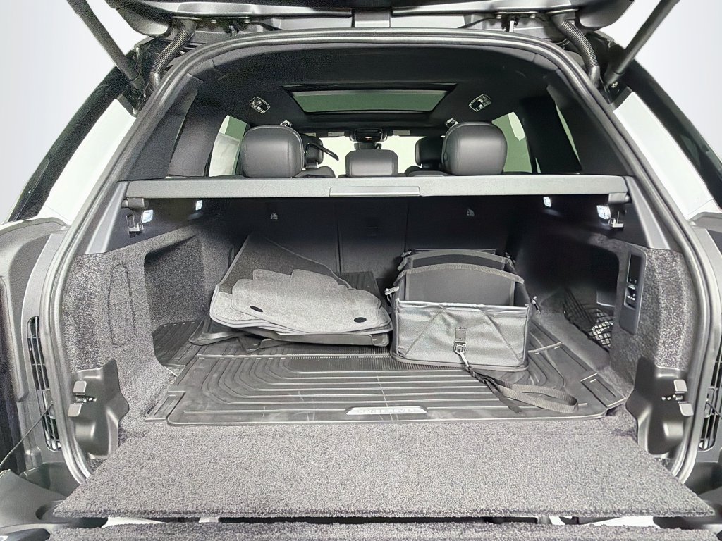 New 2026 White Land Rover SE image 28