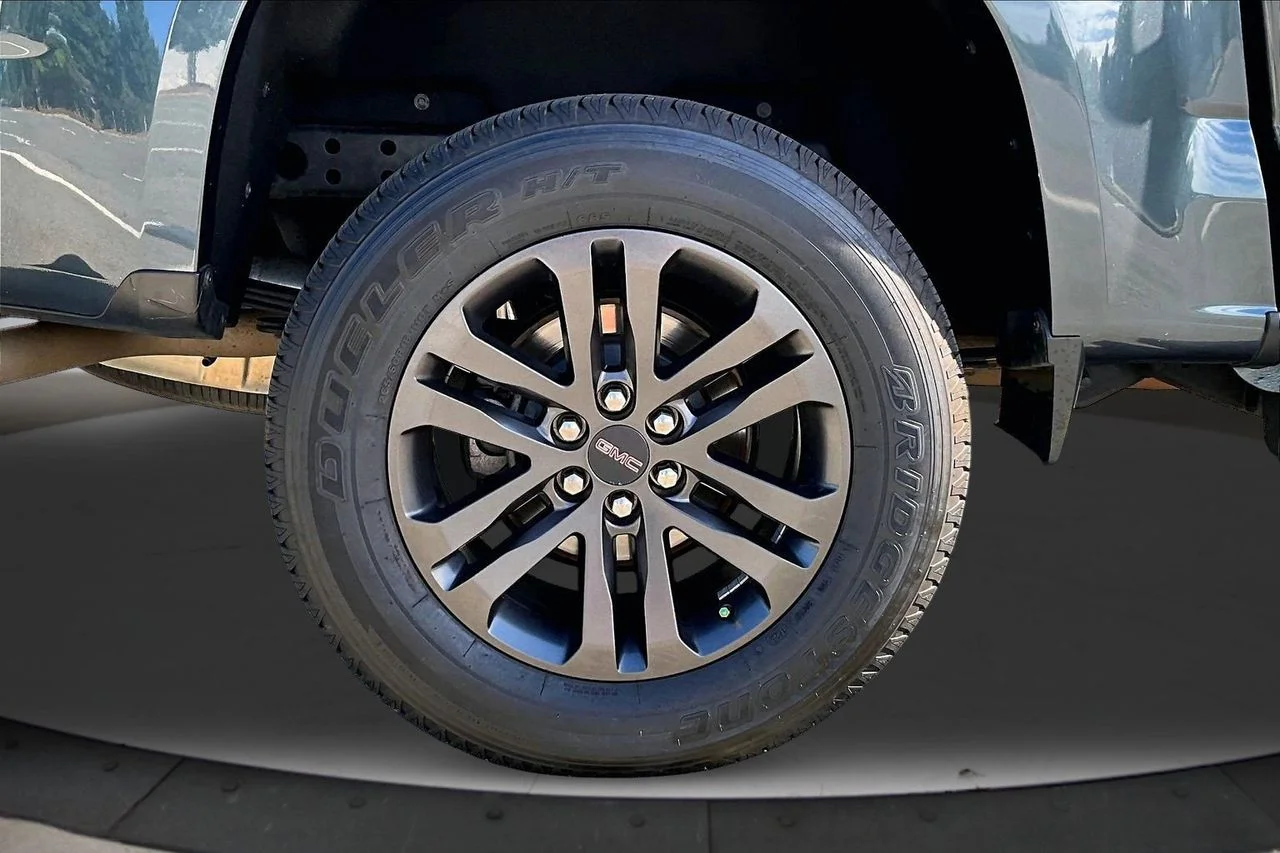 Used 2020 Blue GMC SLE1 image 33