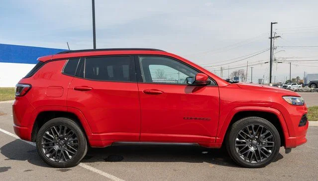 Used 2023 Red Jeep Limited image 5