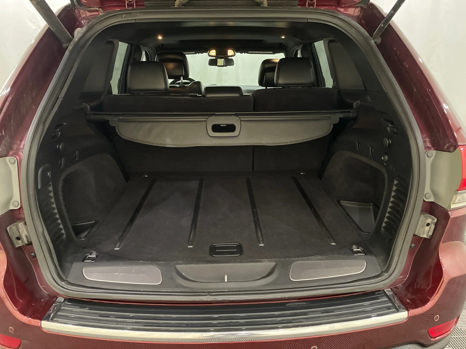 Used 2016 Velvet Red Pearlcoat Jeep Limited image 7