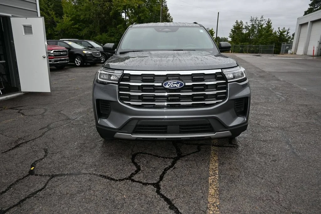 New 2027 Carbonized Gray Metallic Ford Active image 51