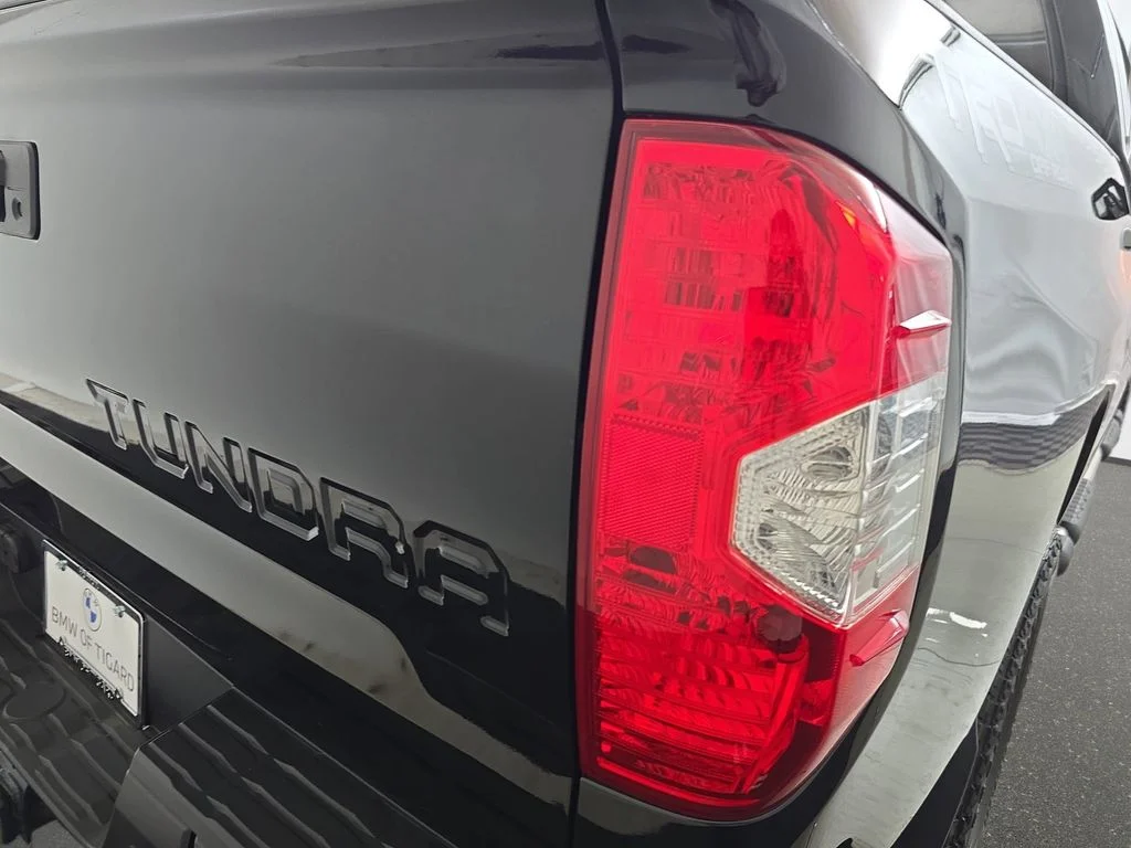Used 2017  Toyota Limited image 33