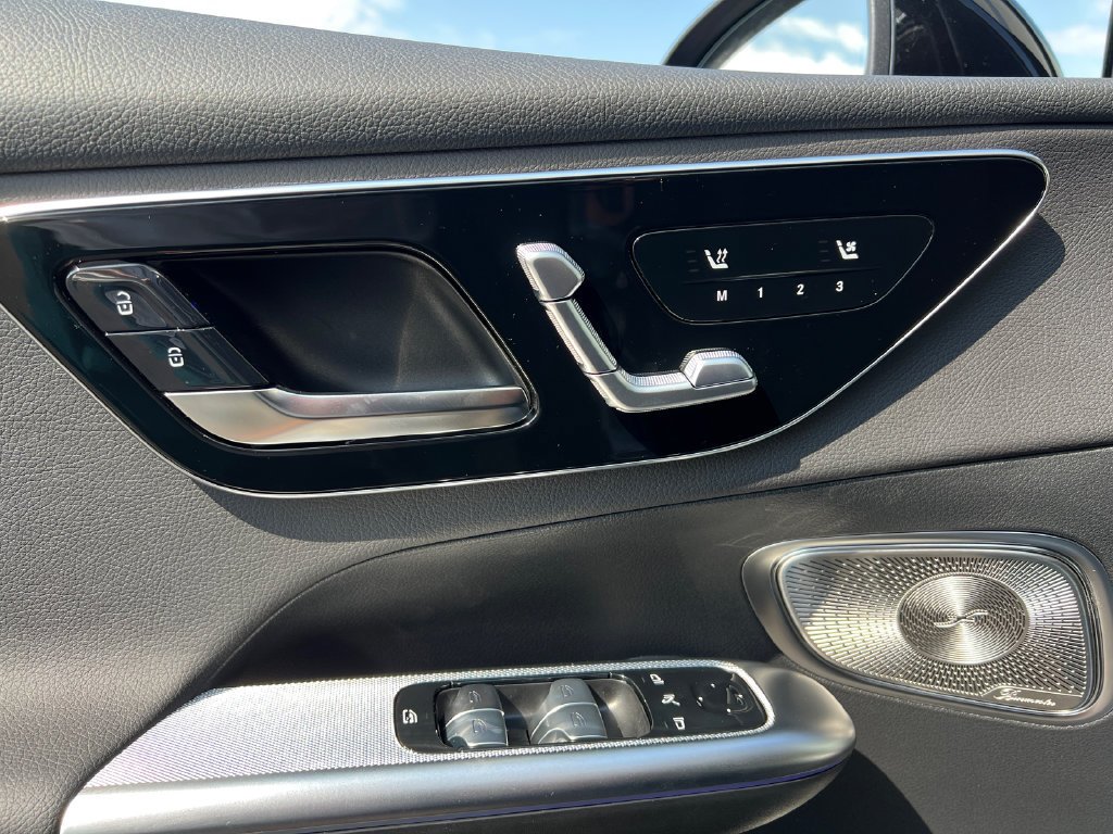 New 2026 Obsidian Black Metallic Mercedes-Benz GLC 300 image 47