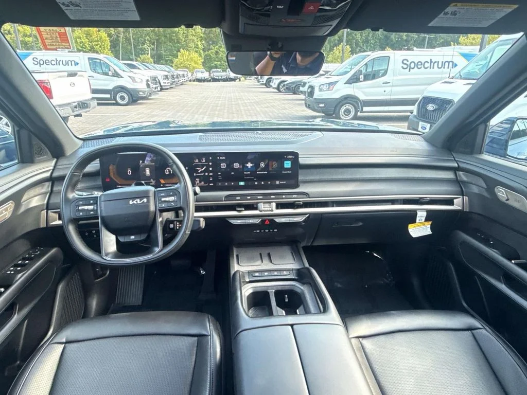 Used 2027 Black Kia S image 14