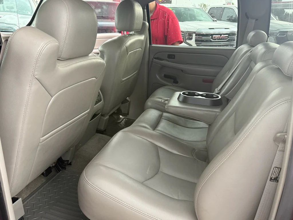 Used 2005 Maroon GMC SLT image 15