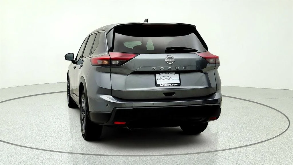 Used 2025 Gun Metallic Nissan FWD SV image 6