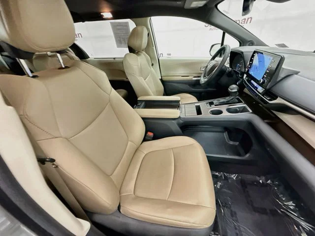Used 2021 Silver Toyota XLE image 30