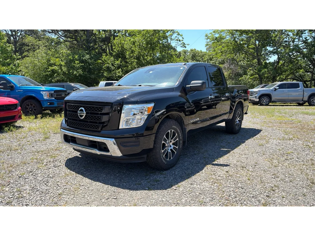2021 Nissan Titan SV 4X2 Crew Cab's photo