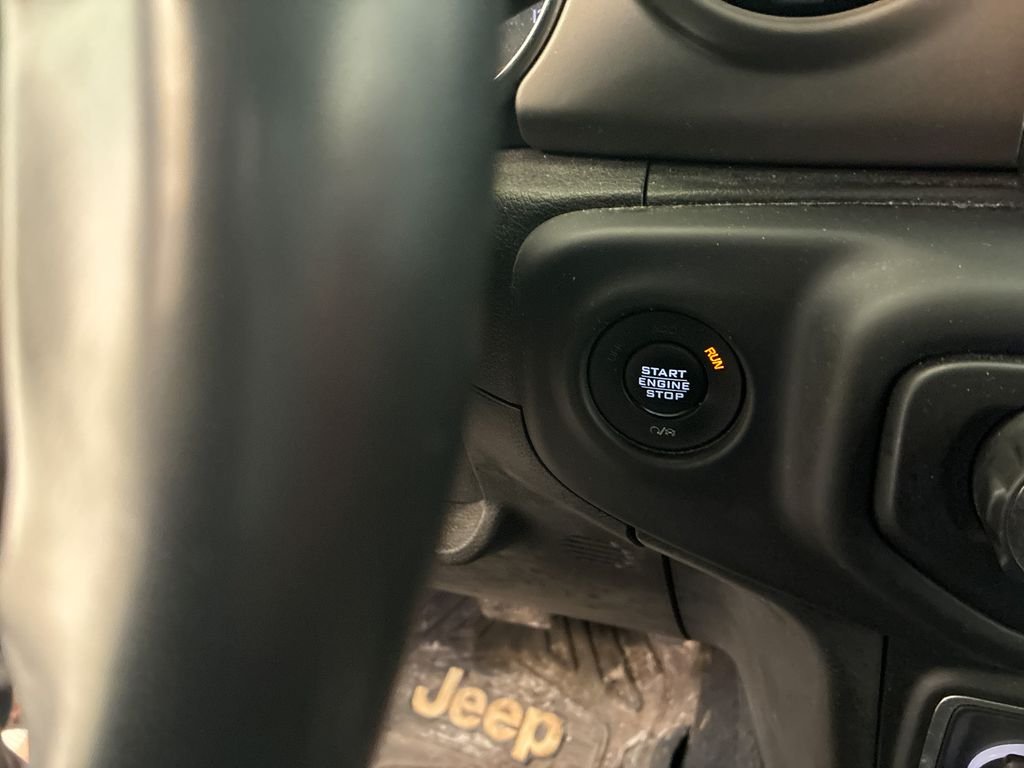 Used 2018 Billet Silver Metallic Clearcoat Jeep Unlimited Sport S image 17