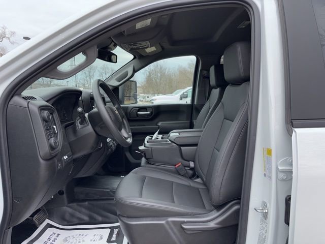 New 2025 Summit White Chevrolet WT image 7