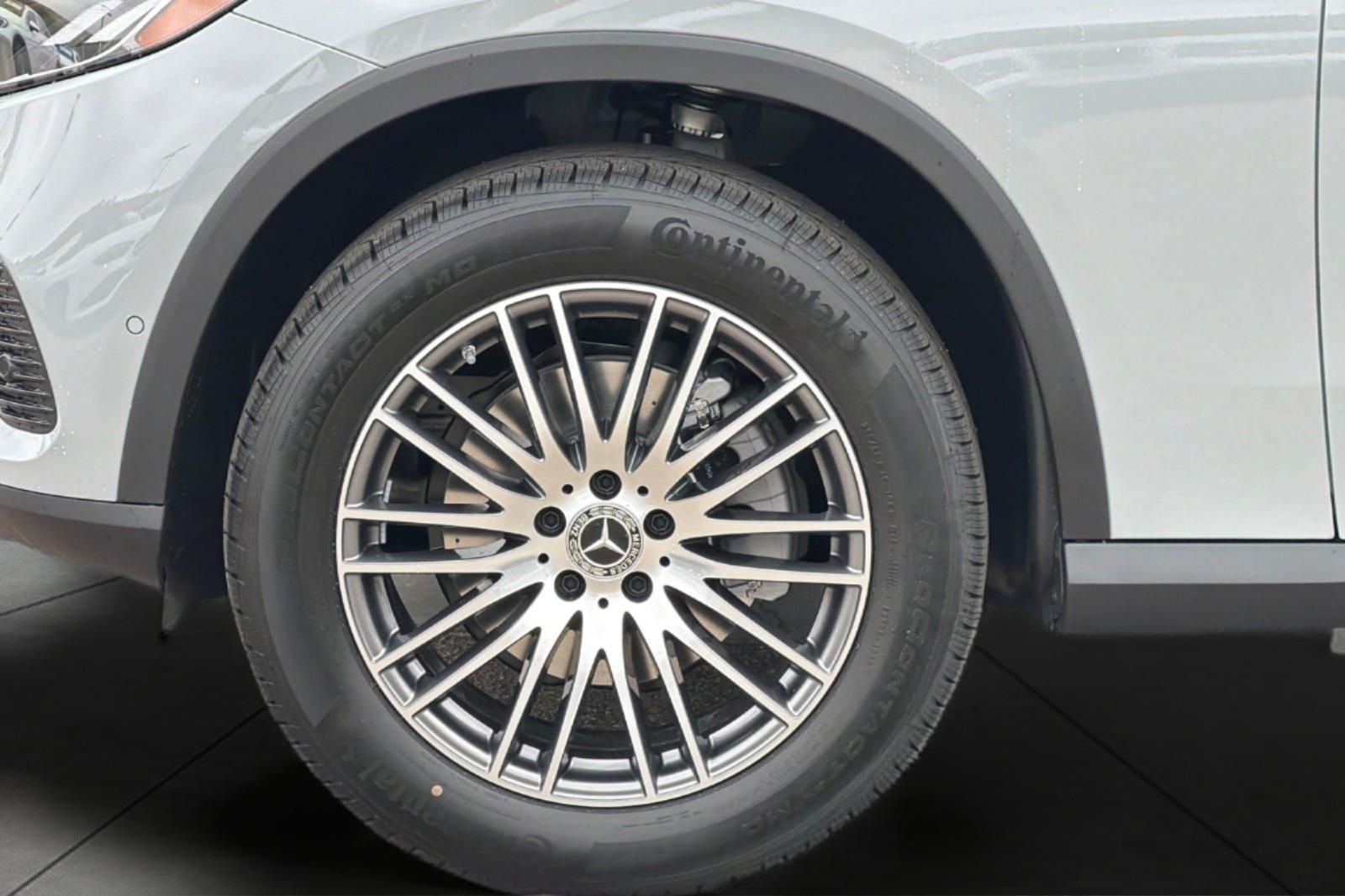 New 2026 MANUFAKTUR Alpine Grey Mercedes-Benz GLC 300 image 5