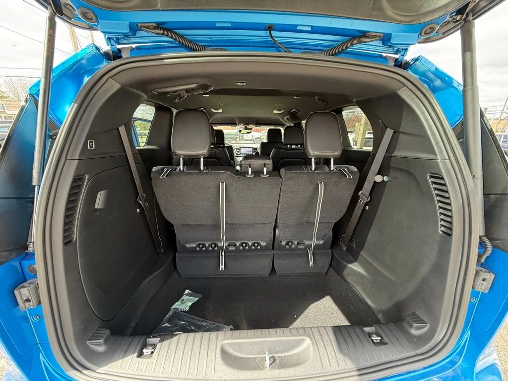 New 2026 Hydro Blue Pearl-Coat Exterior Paint Chrysler Select image 27
