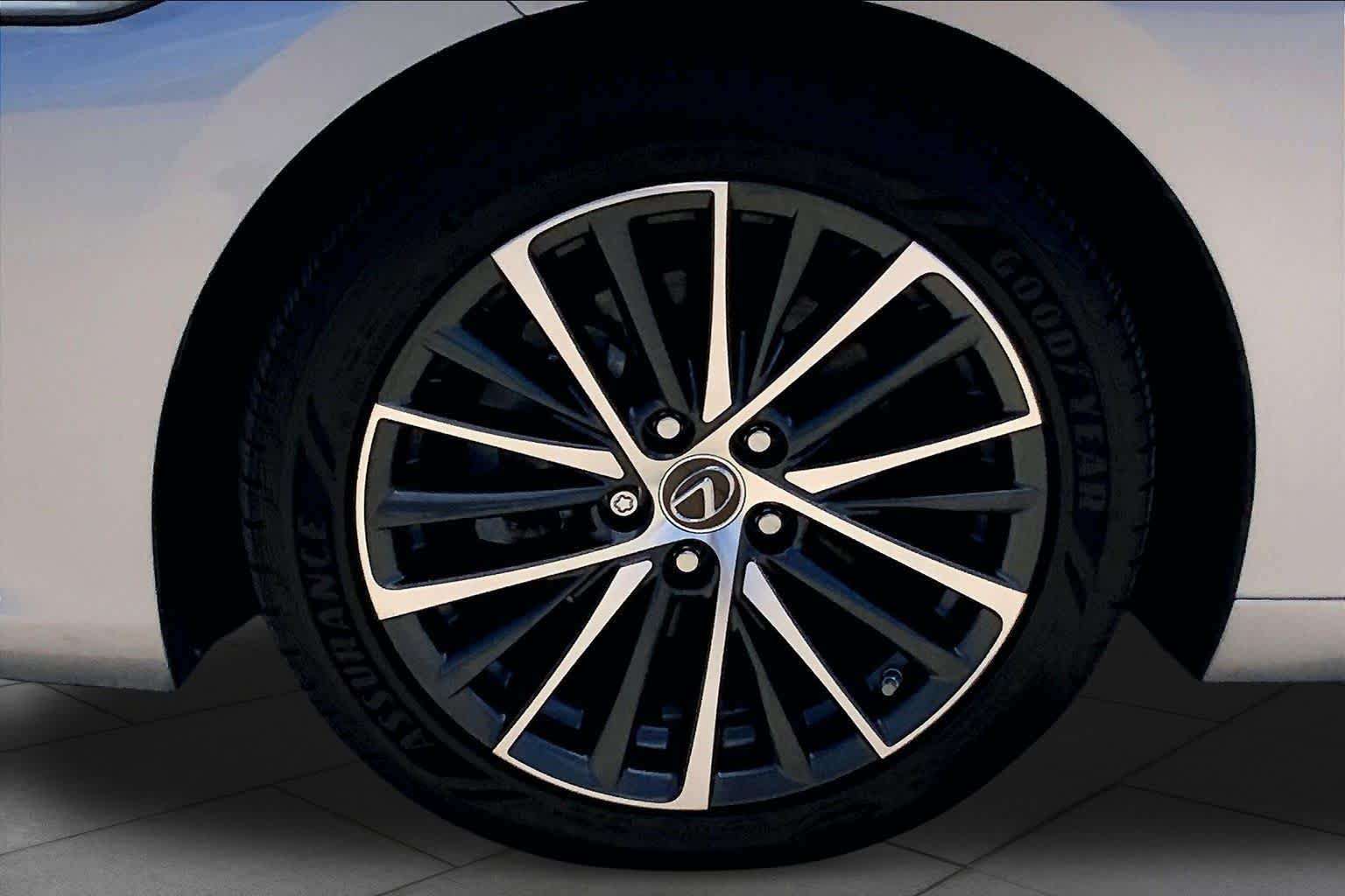 Used 2022 Iridium Lexus  image 10