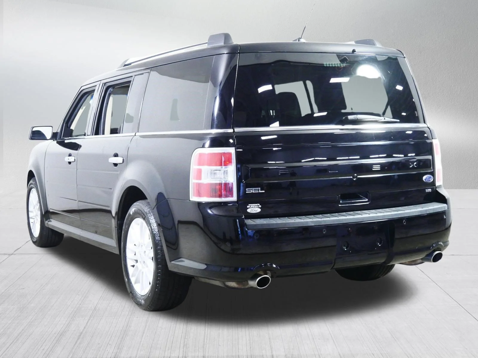 Used 2017 Shadow Black Ford SEL image 5