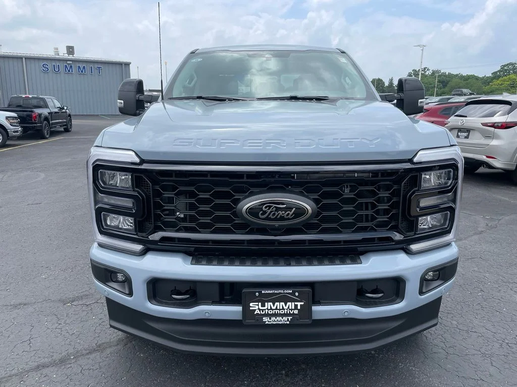 New 2026 Glacier Gray Metallic Tri-Coat Ford F-250® Lariat® image 31