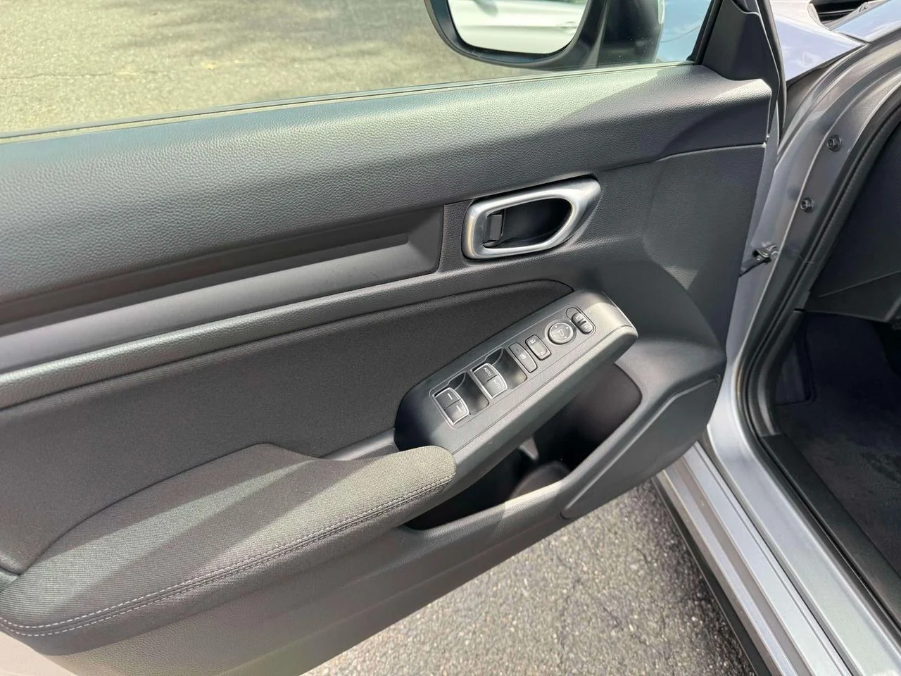 Used 2023 Lunar Silver Metallic Honda LX image 18