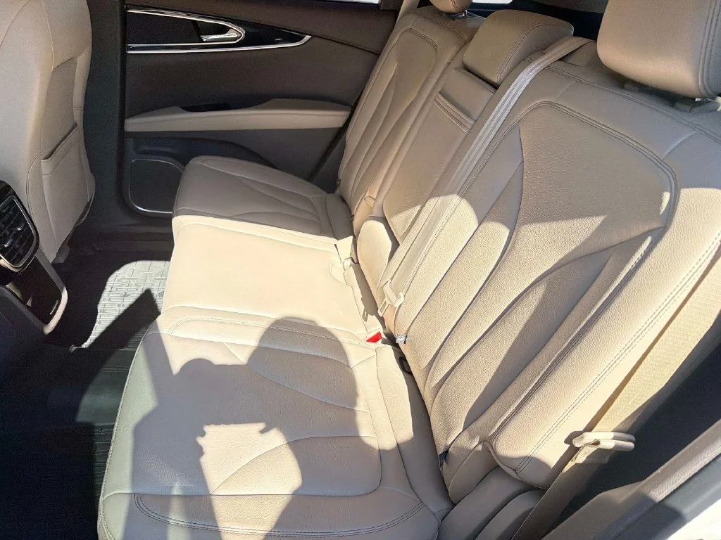Used 2023 White Lincoln Standard image 14