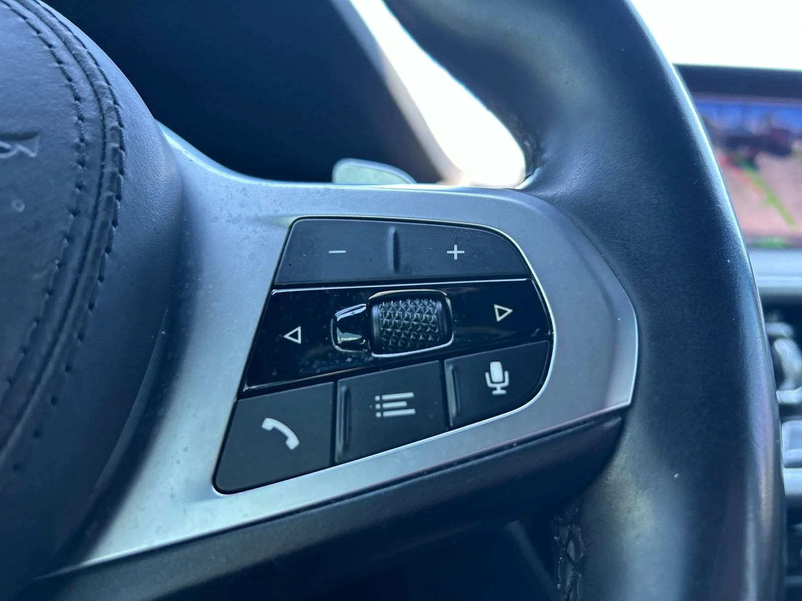 Used 2022 Black Sapphire Metallic BMW sDrive30i image 15